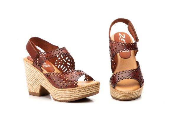 SANDALIA EN PIEL GRABADO LASER CON TACON- FABRICADO EN ESPAÑA