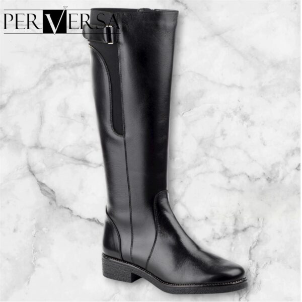 1017 Bota en piel de color negro , fabricada en España tallas 36 al 41.