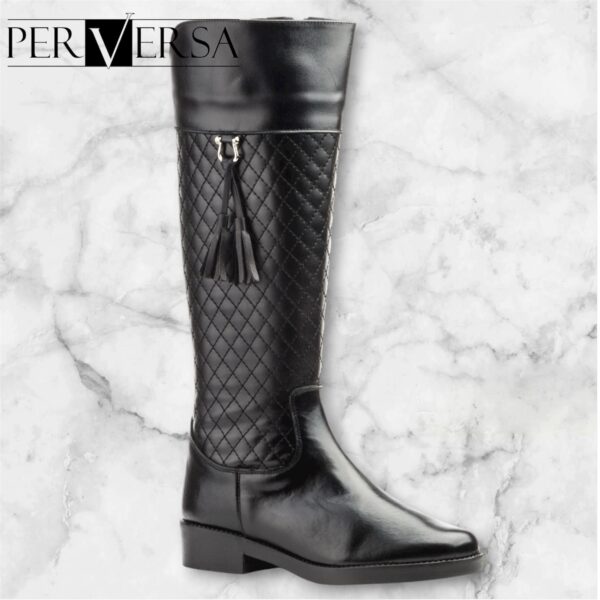 1032 Bota en piel de color negro, fabricada en España tallas 36 al 41.