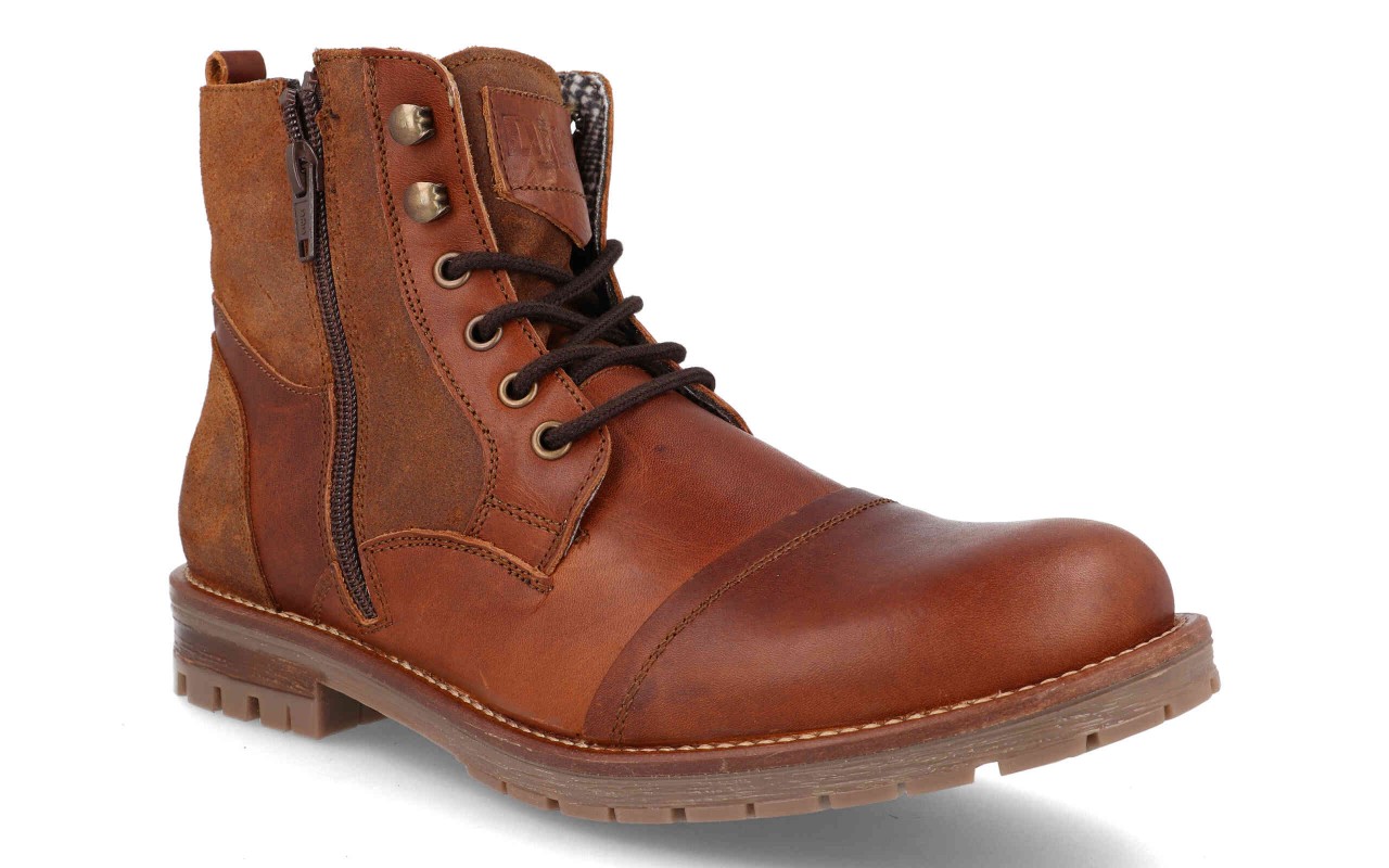 3372 Bota para caballero tipo urbana en piel de color Cuero con cremallera lateral y suela de goma, fabricado en España tallas 40 al 45.