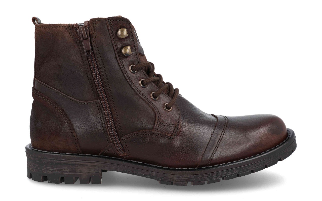 3372 Bota para caballero tipo urbana en piel de color Negro con cremallera lateral y suela de goma, fabricado en España tallas 40 al 45.