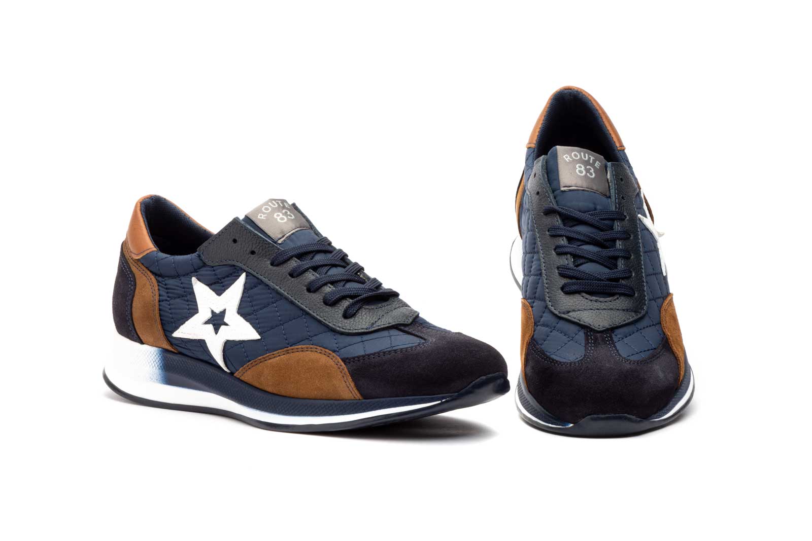 R83-7545 Deportivo Casual de caballero en piel de color Marino, fabricado en España tallas 40 al 45.