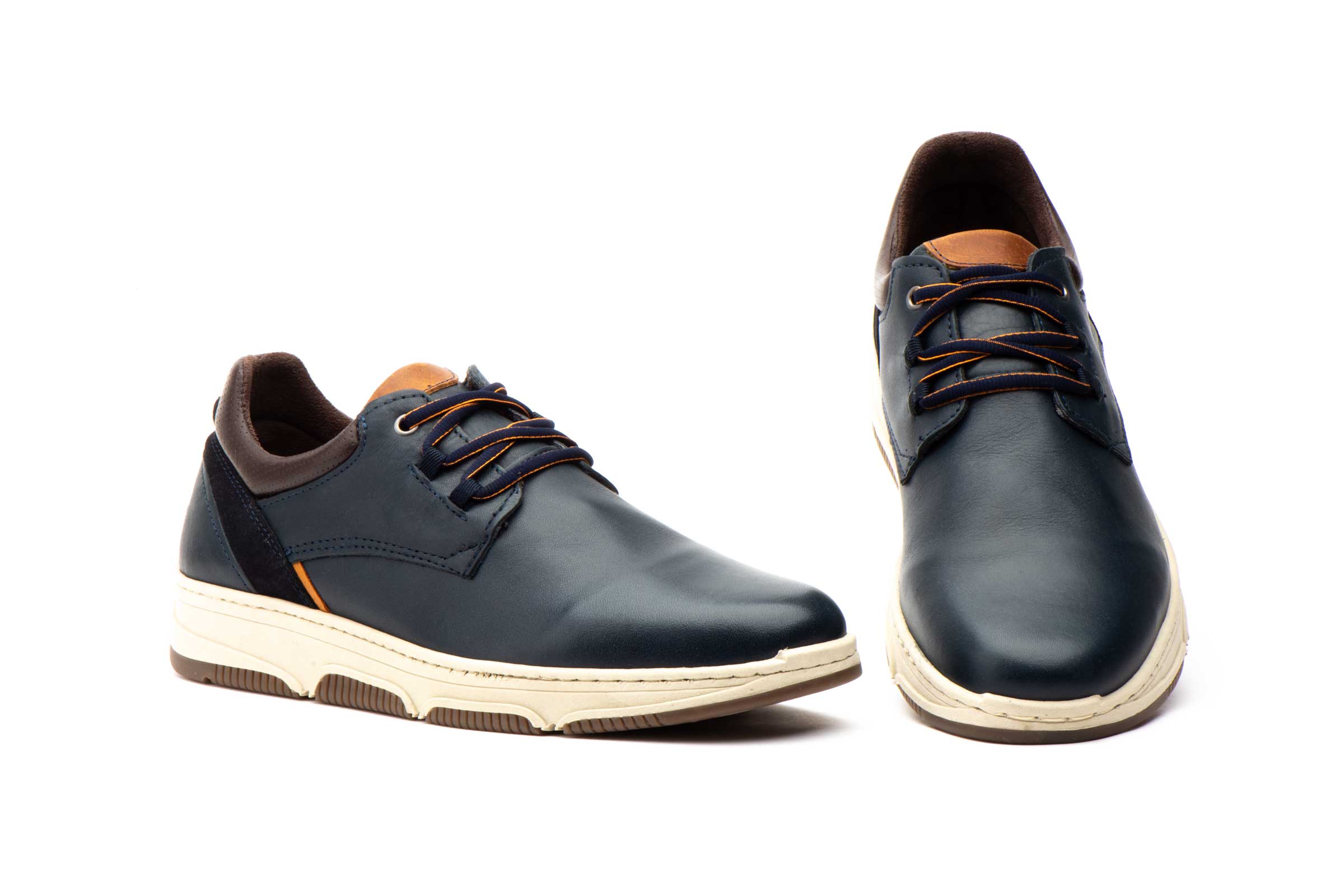 R83-8429 Deportivo Casual de caballero en piel de color Marino, fabricado en España tallas 40 al 45.