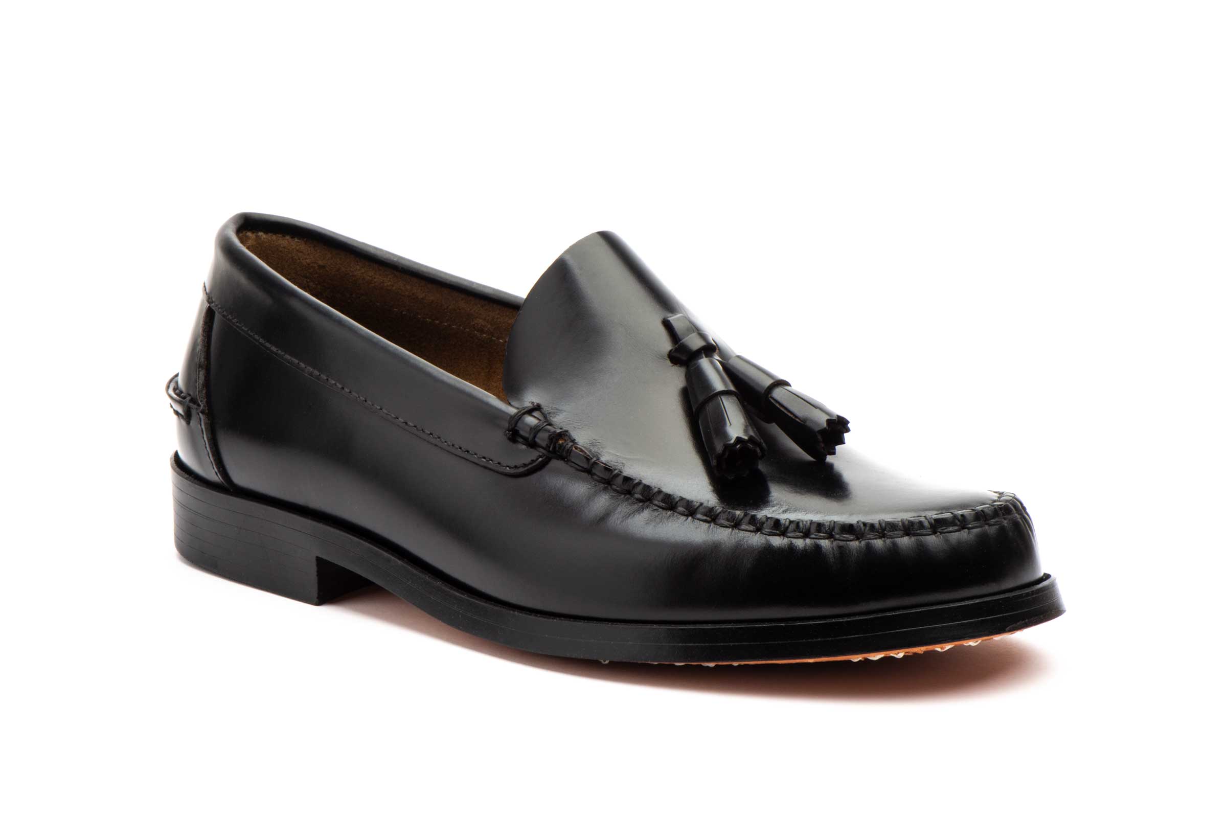 Mocasín de piel para hombre modelo 1004 color negro con borlas y suela de cuero artesanal 1 mocasin piel hombre modelo 1004 color negro