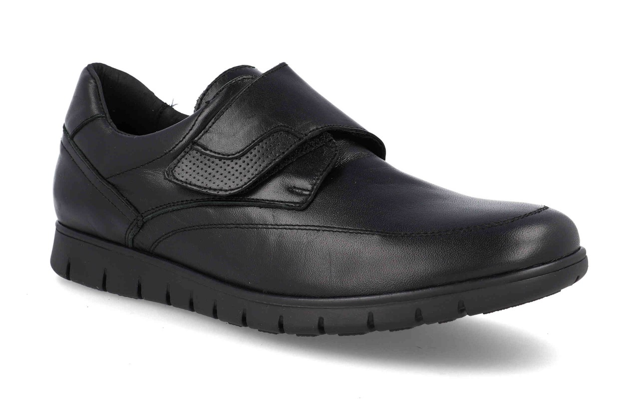 Zapato de piel para caballero modelo 2494 fabricado en España con cierre de velcro y gran comodidad para uso diario