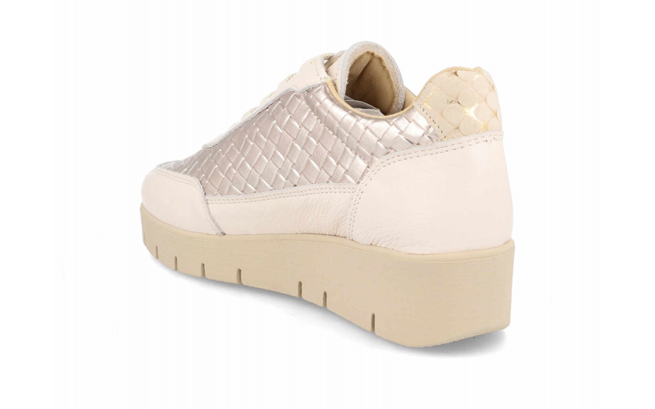 Zapatilla de piel beige para mujer modelo 3060 cómoda y elegante 4 Zapatilla de piel beige para mujer modelo 3060 cómoda y elegante - Image 4