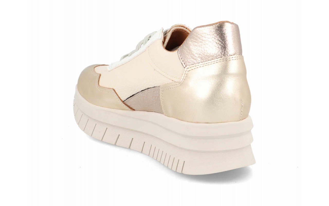 Zapatilla de piel color beige para mujer modelo 124 cómoda y elegante fabricada en España 4 Zapatilla de piel color beige para mujer modelo 124 cómoda y elegante fabricada en España - Image 4