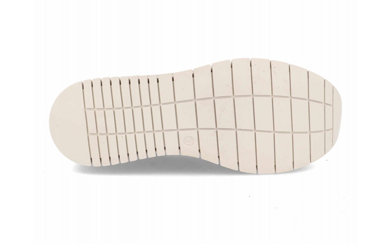 Zapatilla de piel color beige para mujer modelo 124 cómoda y elegante fabricada en España 6 Zapatilla de piel color beige para mujer modelo 124 cómoda y elegante fabricada en España - Image 6