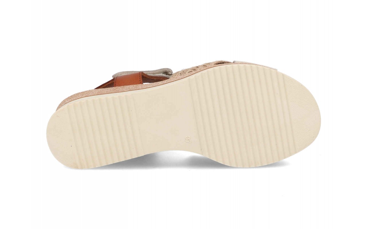 Sandalia de piel cómoda para mujer modelo 663 tiras cruzadas natur cuero y blanco con cuña y planta de gel – Fabricada en España 5 Sandalia de piel cómoda para mujer modelo 663 tiras cruzadas natur cuero y blanco con cuña y planta de gel – Fabricada en España - Image 5